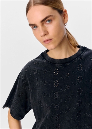 Celina ss tee Black/Acid Wash Object 